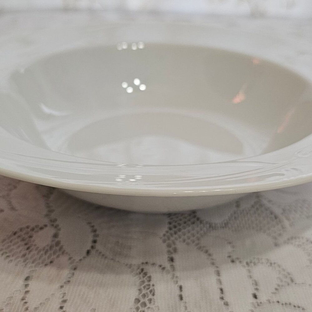 Mikasa Classic Flair Serving Bowl 10" white embossed Calla Lilies rim - Picture 3 of 8